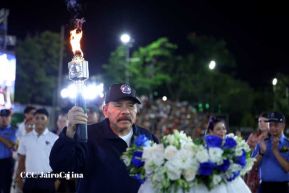 Comandante Daniel y Compañera Rosario reciben Antorcha de la Libertad Centroamericana