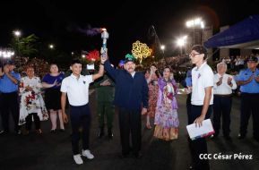 Comandante Daniel y Compañera Rosario reciben Antorcha de la Libertad Centroamericana