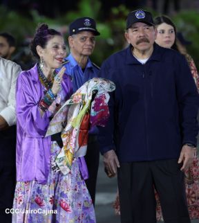 Comandante Daniel y Compañera Rosario reciben Antorcha de la Libertad Centroamericana