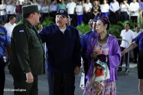 Comandante Daniel y Compañera Rosario reciben Antorcha de la Libertad Centroamericana