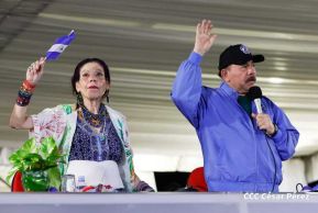 Desfile Escolar 2023 desde la Avenida de Bolívar a Chávez