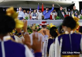Desfile Escolar 2023 desde la Avenida de Bolívar a Chávez
