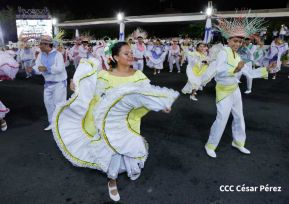 Desfile Escolar 2023 desde la Avenida de Bolívar a Chávez