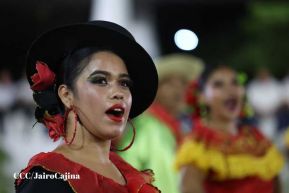 Desfile Escolar 2023 desde la Avenida de Bolívar a Chávez