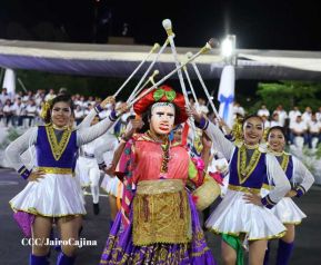 Desfile Escolar 2023 desde la Avenida de Bolívar a Chávez