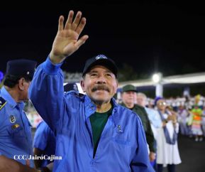 Desfile Escolar 2023 desde la Avenida de Bolívar a Chávez