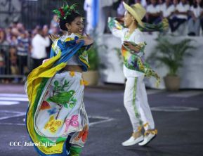 Desfile Escolar 2023 desde la Avenida de Bolívar a Chávez