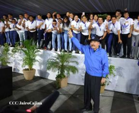 Desfile Escolar 2023 desde la Avenida de Bolívar a Chávez
