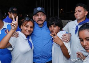 Desfile Escolar 2023 desde la Avenida de Bolívar a Chávez