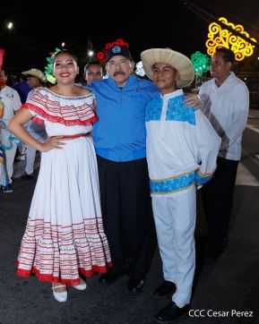 Desfile Escolar 2023 desde la Avenida de Bolívar a Chávez