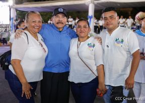 Desfile Escolar 2023 desde la Avenida de Bolívar a Chávez