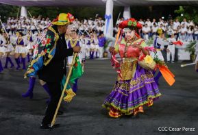Desfile Escolar 2023 desde la Avenida de Bolívar a Chávez