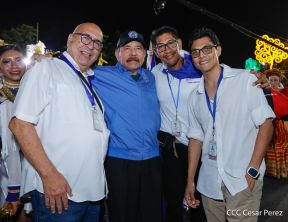 Desfile Escolar 2023 desde la Avenida de Bolívar a Chávez
