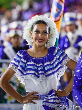Desfile Escolar 2023 desde la Avenida de Bolívar a Chávez