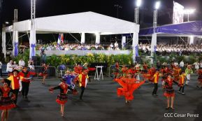 Desfile Escolar 2023 desde la Avenida de Bolívar a Chávez