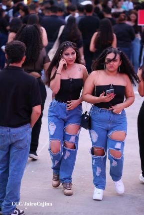 Concierto de Mora en el Polideportivo Alexis Argüello de Managua, Nicaragua