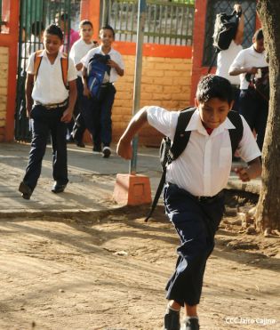 Reinician clases y realizan simulacros en colegios