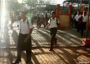 Reinician clases y realizan simulacros en colegios
