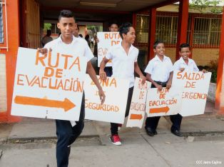 Reinician clases y realizan simulacros en colegios