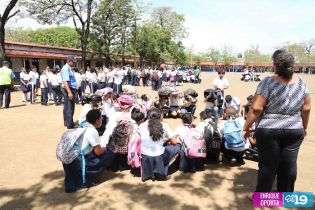 Reinician clases y realizan simulacros en colegios