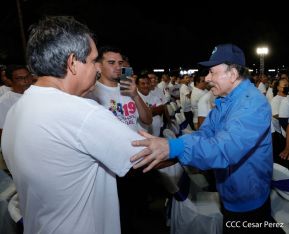 Entrega de 250 buses provenientes de China a transportistas de Managua y Ciudad Sandino