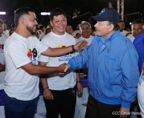 Entrega de 250 buses provenientes de China a transportistas de Managua y Ciudad Sandino