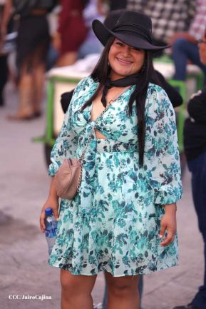 Carín León en concierto en el Estadio Soberanía