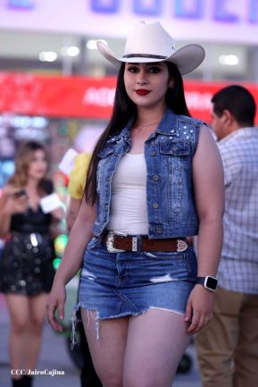 Carín León en concierto en el Estadio Soberanía