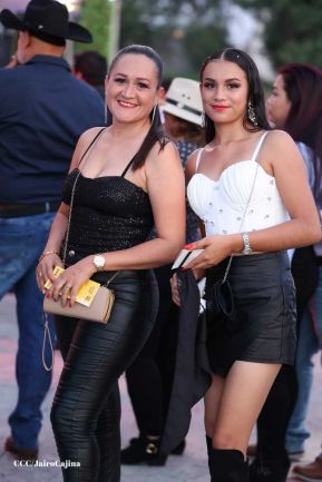 Carín León en concierto en el Estadio Soberanía