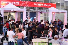 Carín León en concierto en el Estadio Soberanía