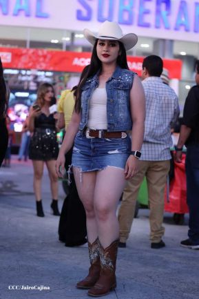 Carín León en concierto en el Estadio Soberanía