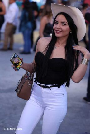 Carín León en concierto en el Estadio Soberanía