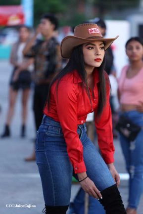 Carín León en concierto en el Estadio Soberanía