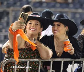 Carín León en concierto en el Estadio Soberanía