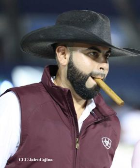 Carín León en concierto en el Estadio Soberanía
