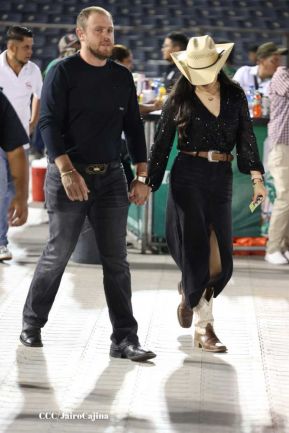 Carín León en concierto en el Estadio Soberanía