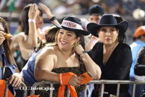 Carín León en concierto en el Estadio Soberanía