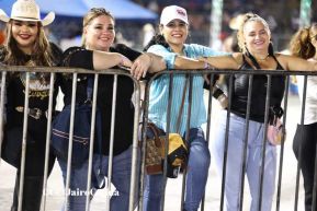 Carín León en concierto en el Estadio Soberanía