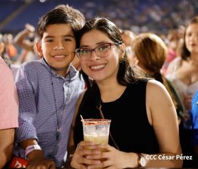 Carín León en concierto en el Estadio Soberanía