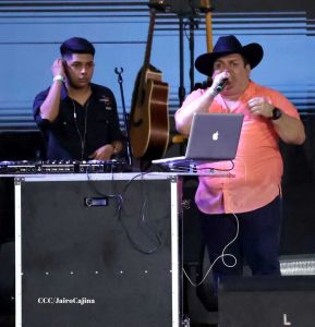 Carín León en concierto en el Estadio Soberanía