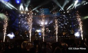 Carín León en concierto en el Estadio Soberanía