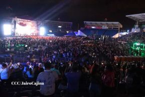 Carín León en concierto en el Estadio Soberanía