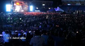 Carín León en concierto en el Estadio Soberanía