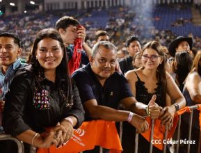Carín León en concierto en el Estadio Soberanía