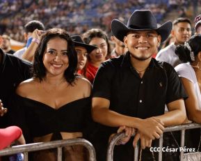 Carín León en concierto en el Estadio Soberanía