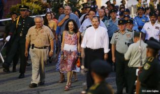 Daniel y Rosario rinden homenaje a Sandino en su aniversario natal
