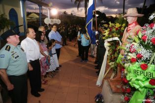 Daniel y Rosario rinden homenaje a Sandino en su aniversario natal