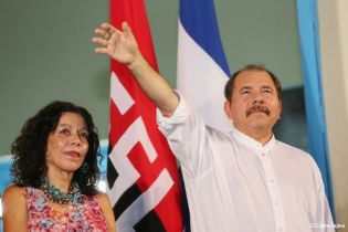 Daniel y Rosario rinden homenaje a Sandino en su aniversario natal