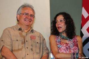 Daniel y Rosario rinden homenaje a Sandino en su aniversario natal