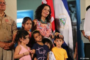 Daniel y Rosario rinden homenaje a Sandino en su aniversario natal
